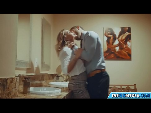 ❤️ 當一個豐滿的金發女郎在公共廁所引誘你時 硬色情 在色情 zh-tw.pinkporno.ru ️❤
